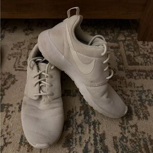 Nike Roshe Run Sneakers